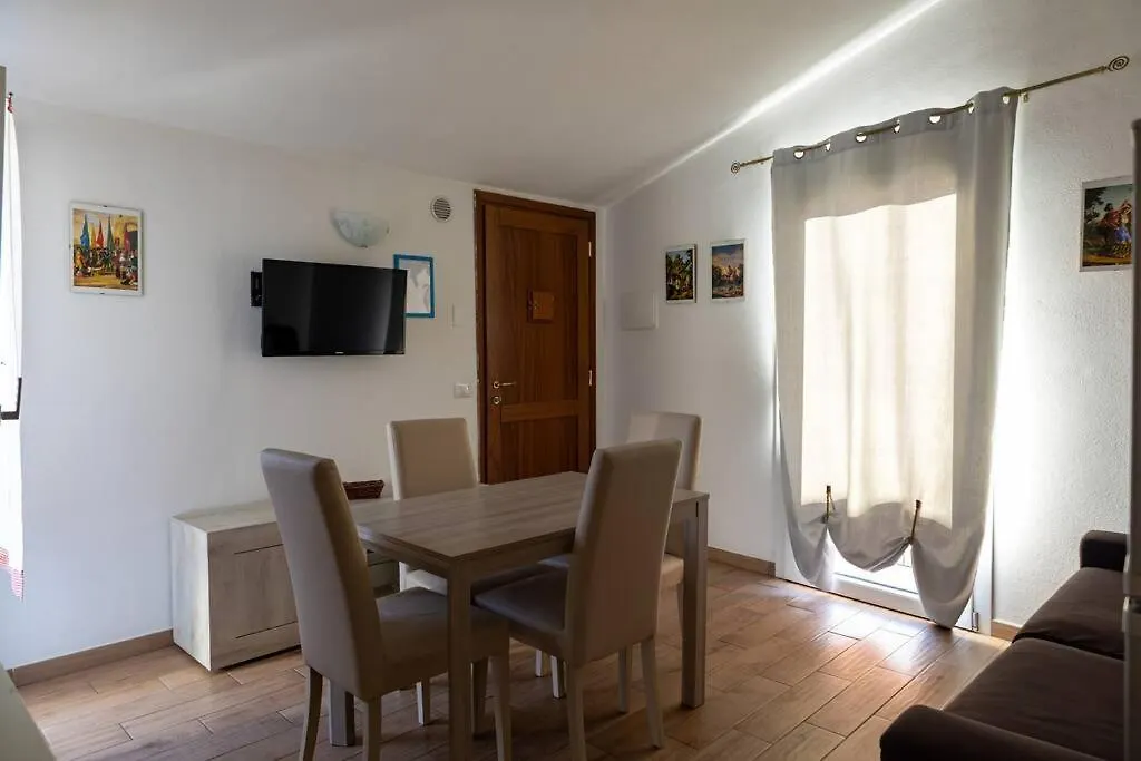 Elegante Rifugio Appartamento Con 1 Camera Da Letto 4 Adulti Wi-Fi Netflix Olbia 0*,  Italy